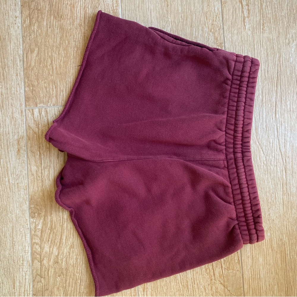 Aritzia TNA Women's Burgundy SweatFleece BoyfriendFit Shorts - Picture 4 of 4